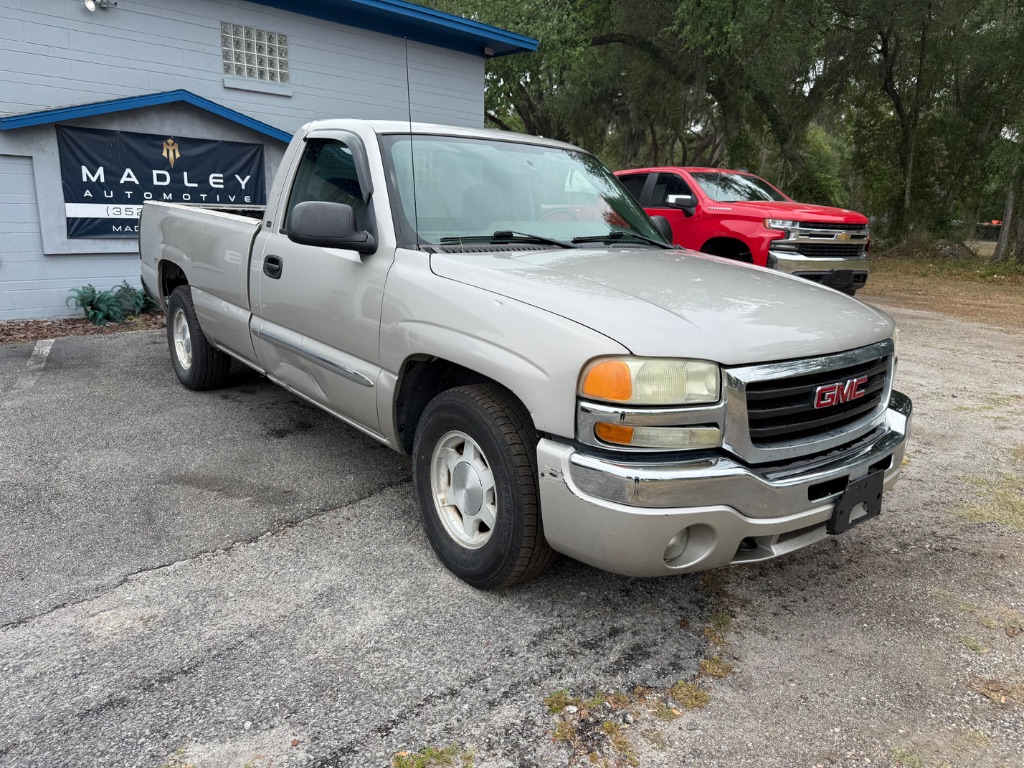 2004 GMC Sierra 2WD Regular Cab 6 1/2-ft SLE's photo