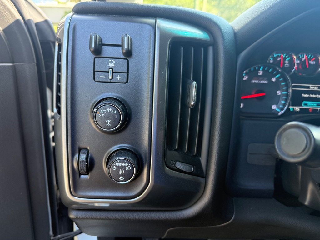 2018 Chevrolet Silverado 1500 LT Z71 - Photo 13